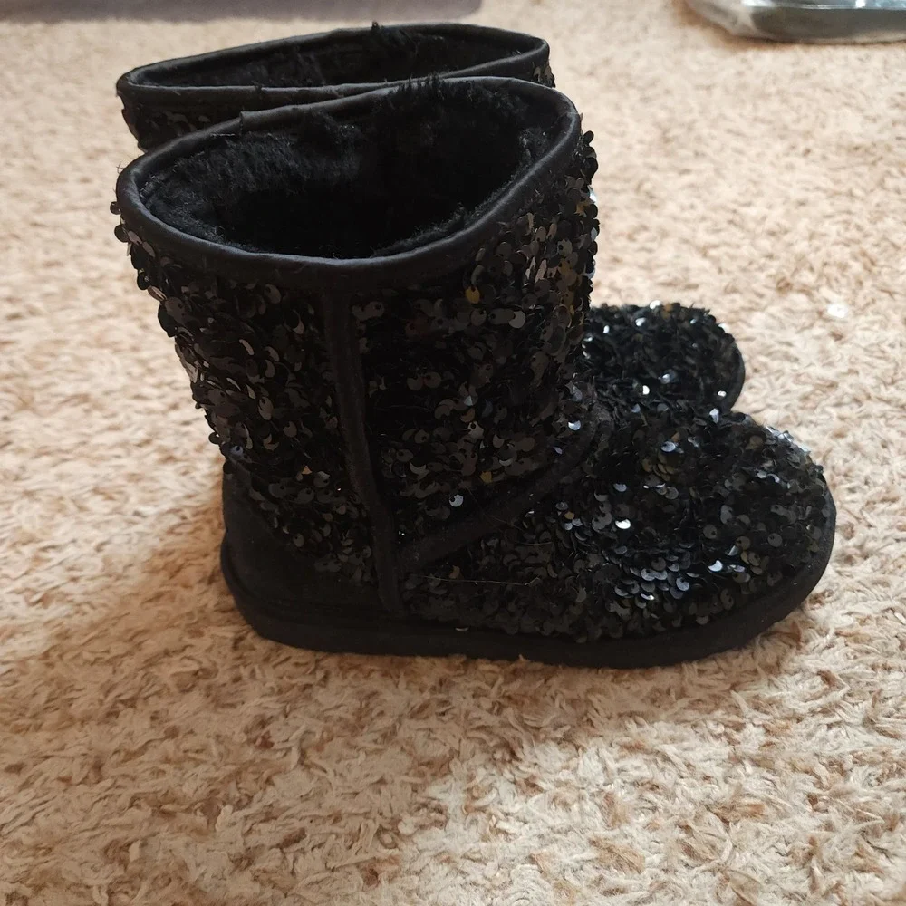 UGG Classic Short Sequin Boots Kids Black Sparkly Mid Calf Pull On Boots